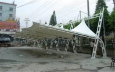 膜結構車棚